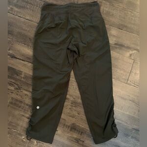 Lululemon | Dance Studio Mid-Rise Cropped Pants | Size 8
